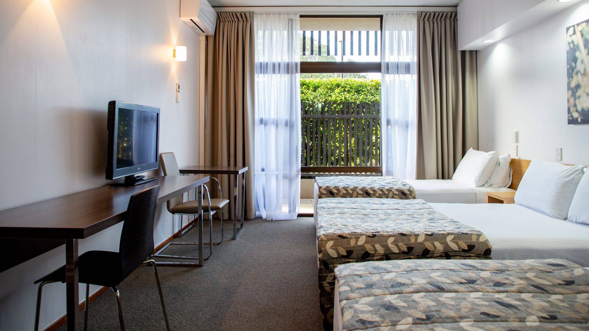Superior Triple Rooms Auckland Rose Park Hotel Superior Triple Rooms Auckland Rose Park Hotel